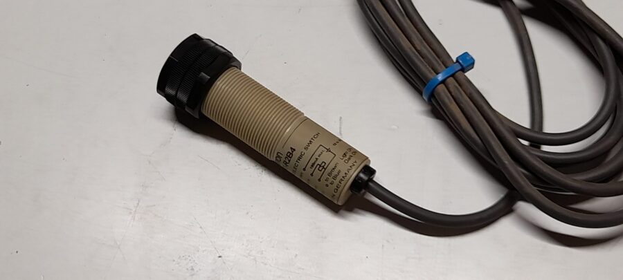 Omron E3F2-R2B4