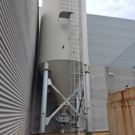 3e2b24_f7036583cc884c56b6d6709ffd286060mv2